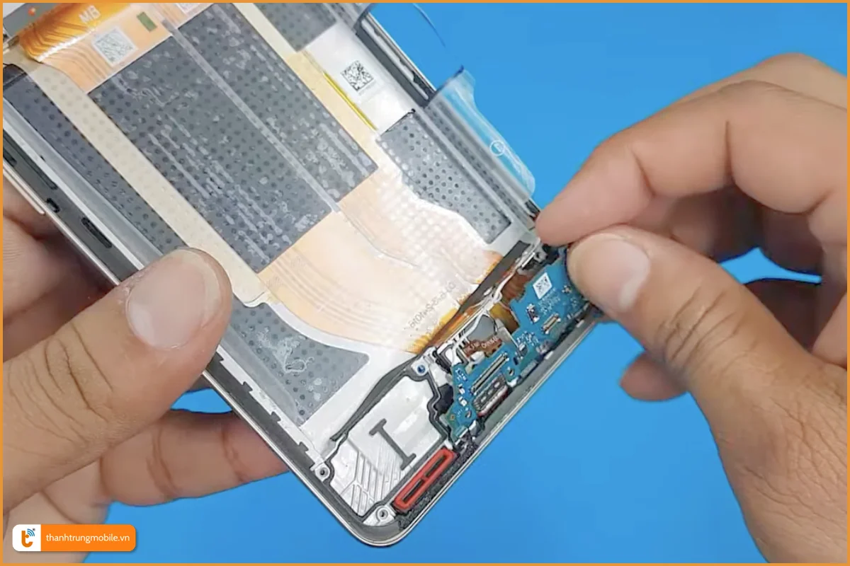 Quy trình thay chân sạc Realme 14 Pro Plus 5G