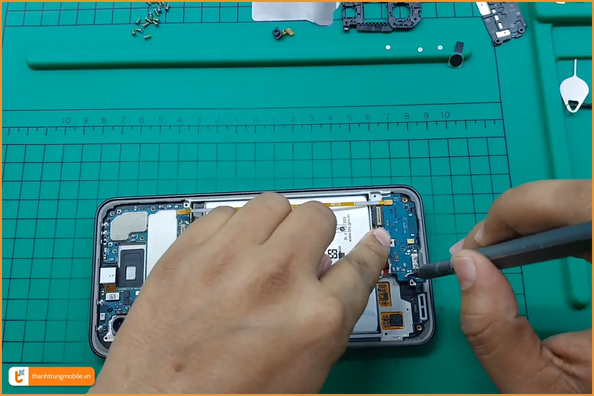 Quy trình thay chân sạc Samsung Galaxy A36 5G