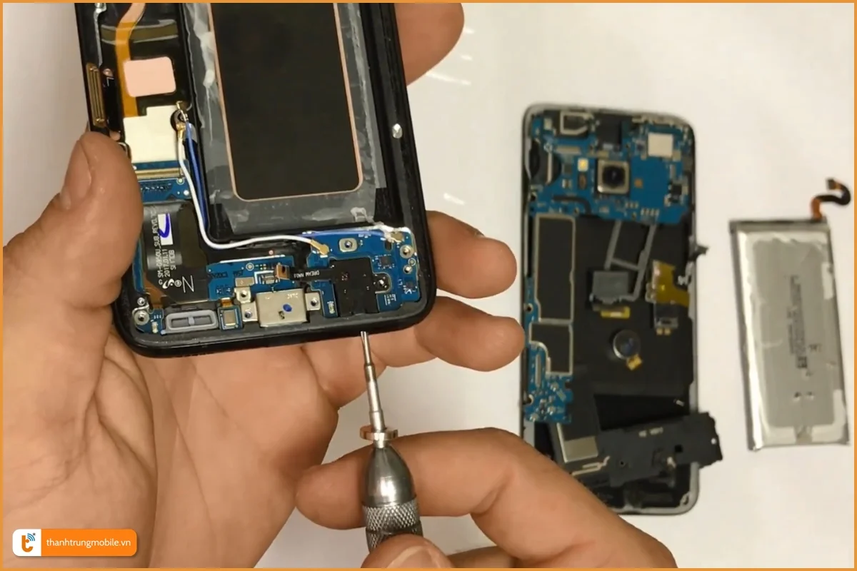 Quy trình thay chân sạc Samsung S8