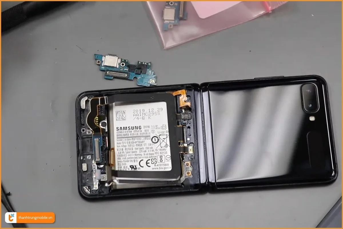 Quy trình thay chân sạc Samsung Z Flip 