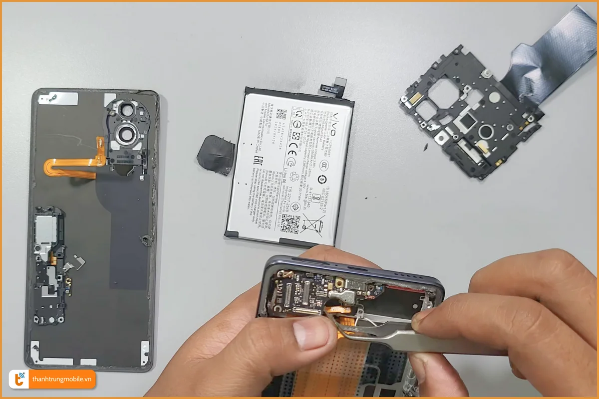 Quy trình thay chân sạc Vivo V40 Pro