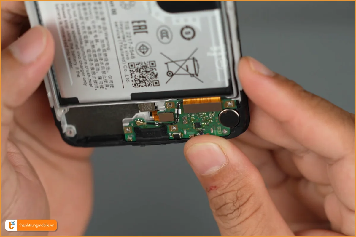 Quy trình thay chân sạc Vivo V50 Lite 5G