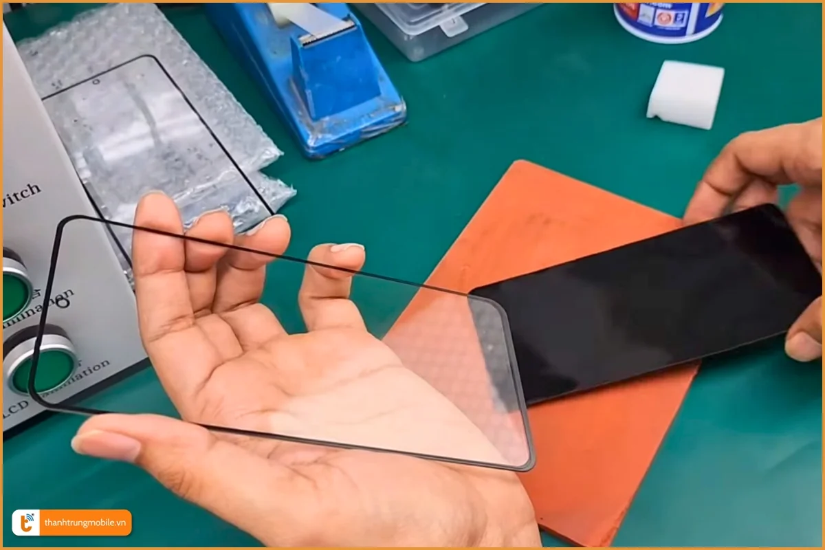 Quy trình thay ép kính Vivo X60 tại Thành Trung Mobile 
