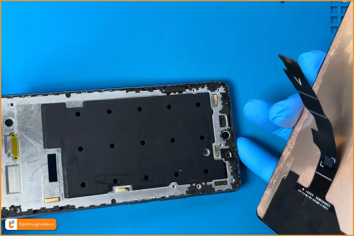 Quy trình thay màn hình Poco F5