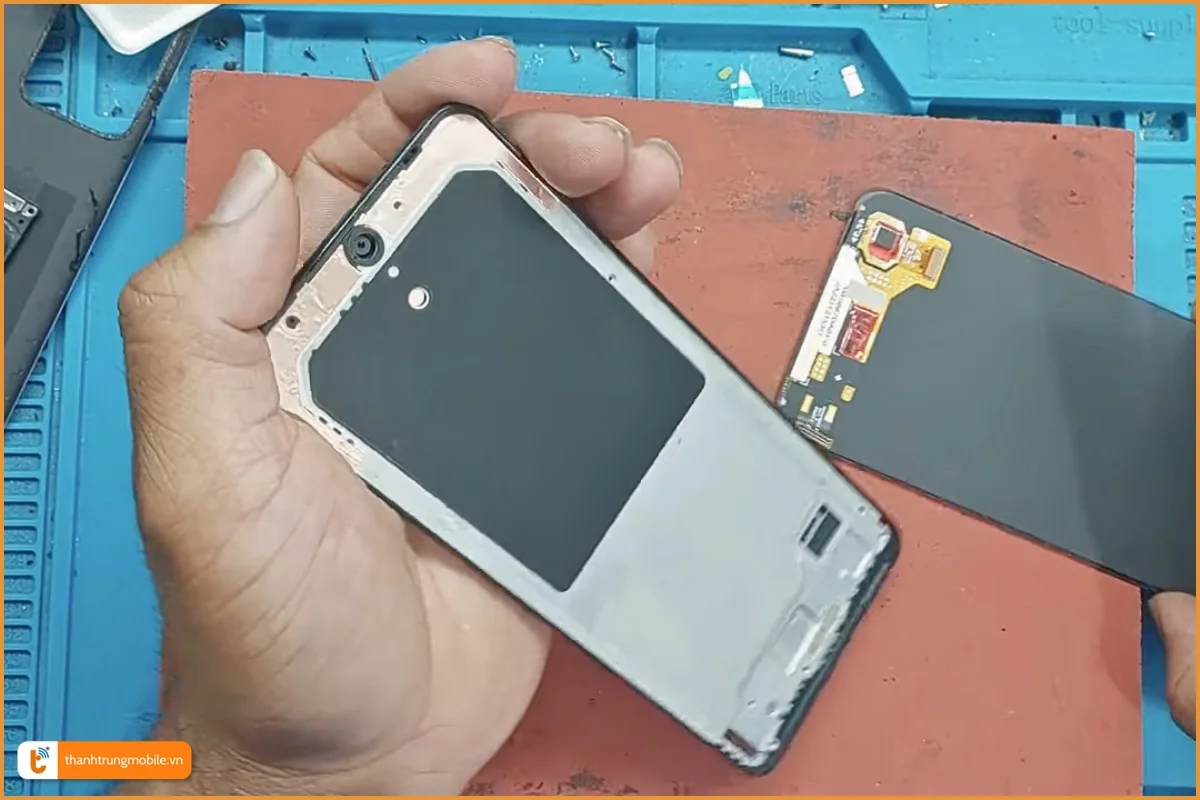 Quy trình thay màn hình Poco X5 Pro