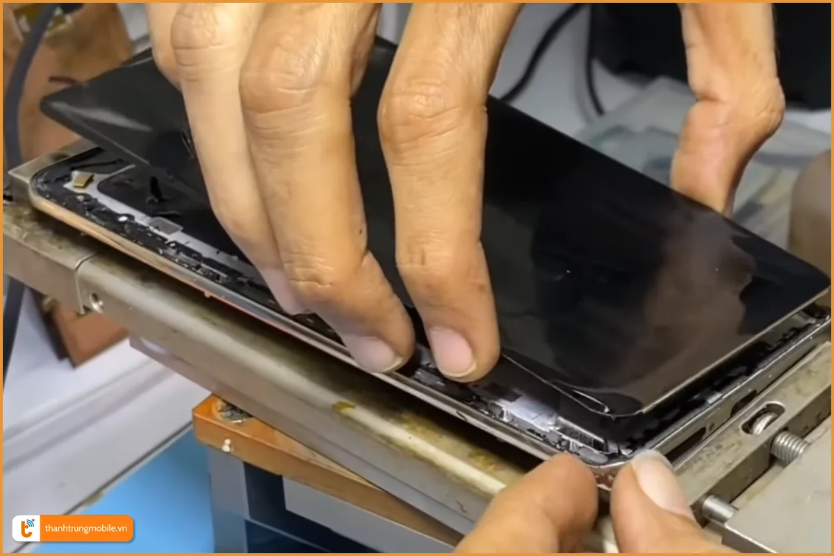 Quy trình thay màn hình Realme 14 Pro Plus 5G