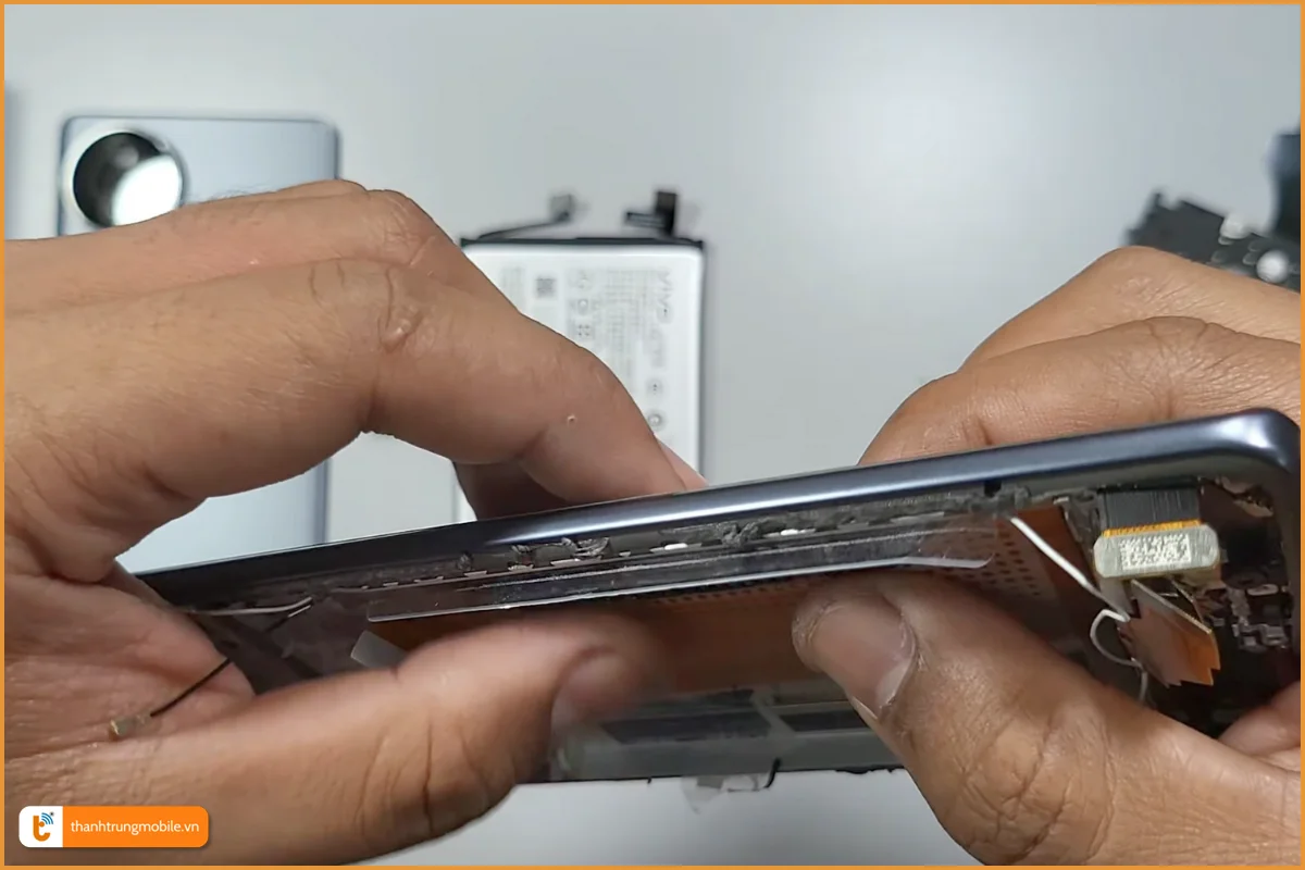 Quy trình thay màn hình Vivo 40