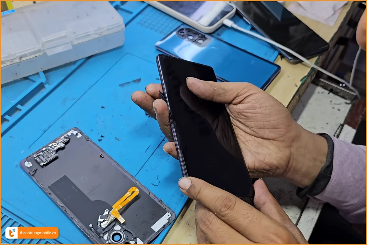 Quy trình thay màn hình Vivo 50 Lite 5G