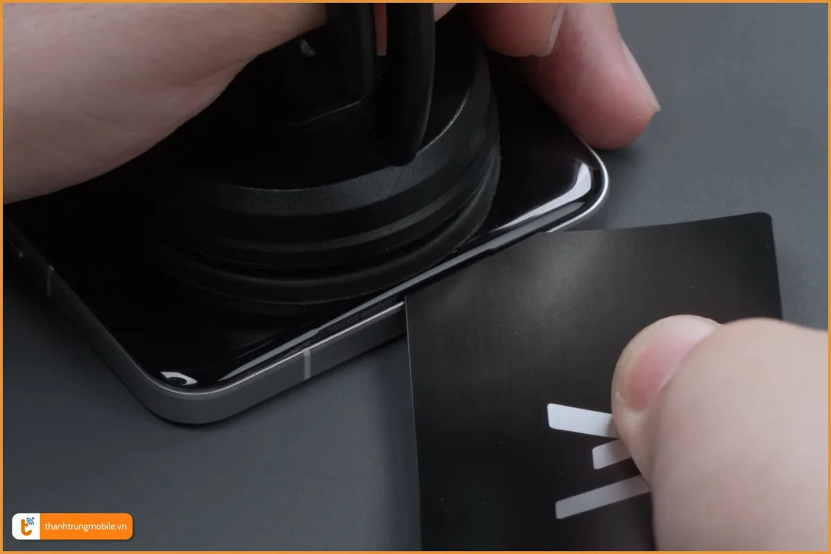 Quy trình thay màn hình Xiaomi 15 Ultra chuyên nghiệp