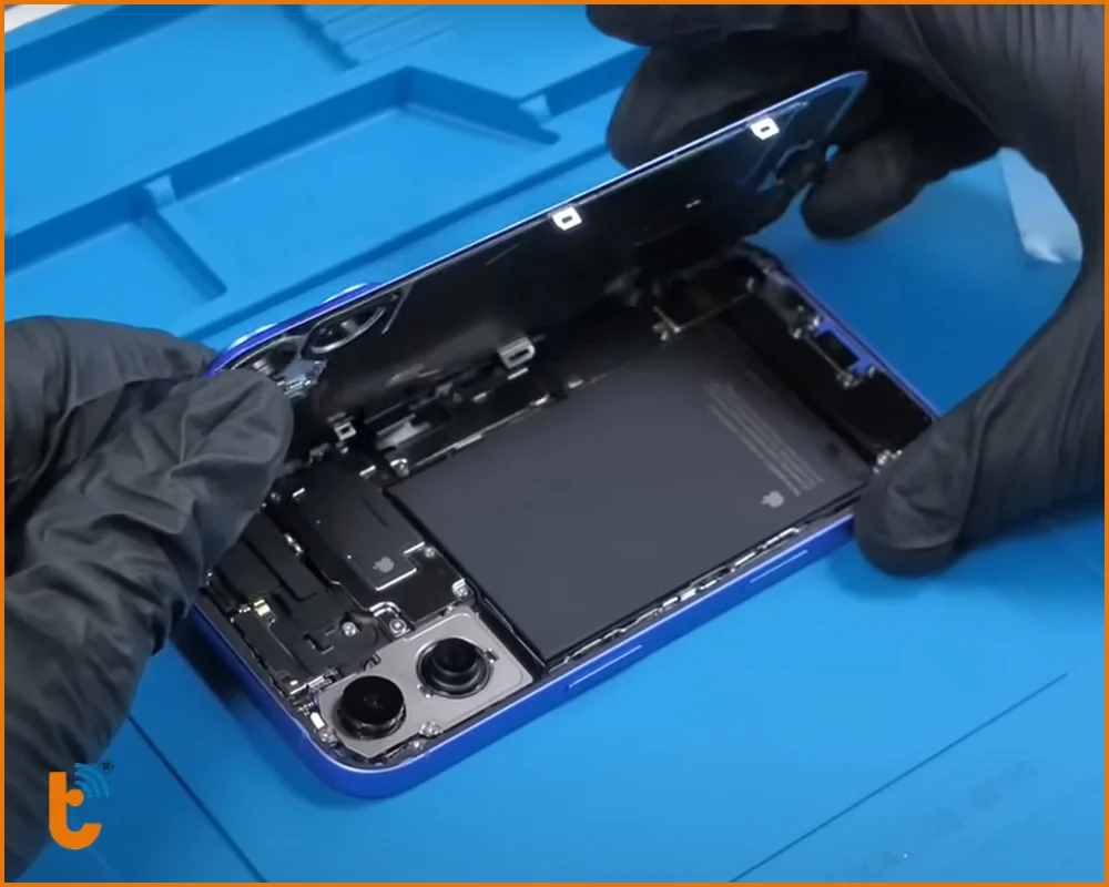 Quy trình thay mặt kính lưng iPhone 17 chuyên nghiệp tại Thành Trung Mobile
