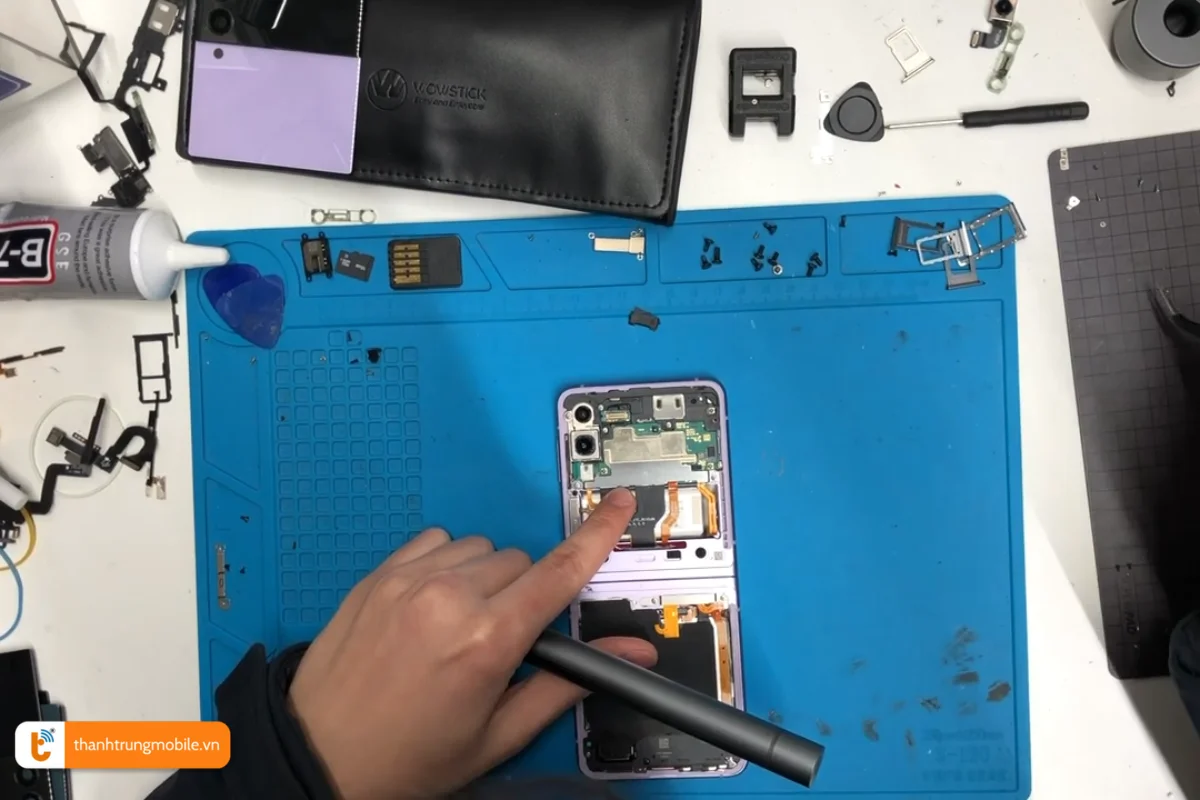 Quy trình thay mới nút nguồn Samsung Galaxy Z Flip 3