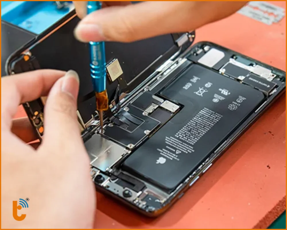 Quy trình thay pin điện thoại chuẩn tại trung tâm uy tín