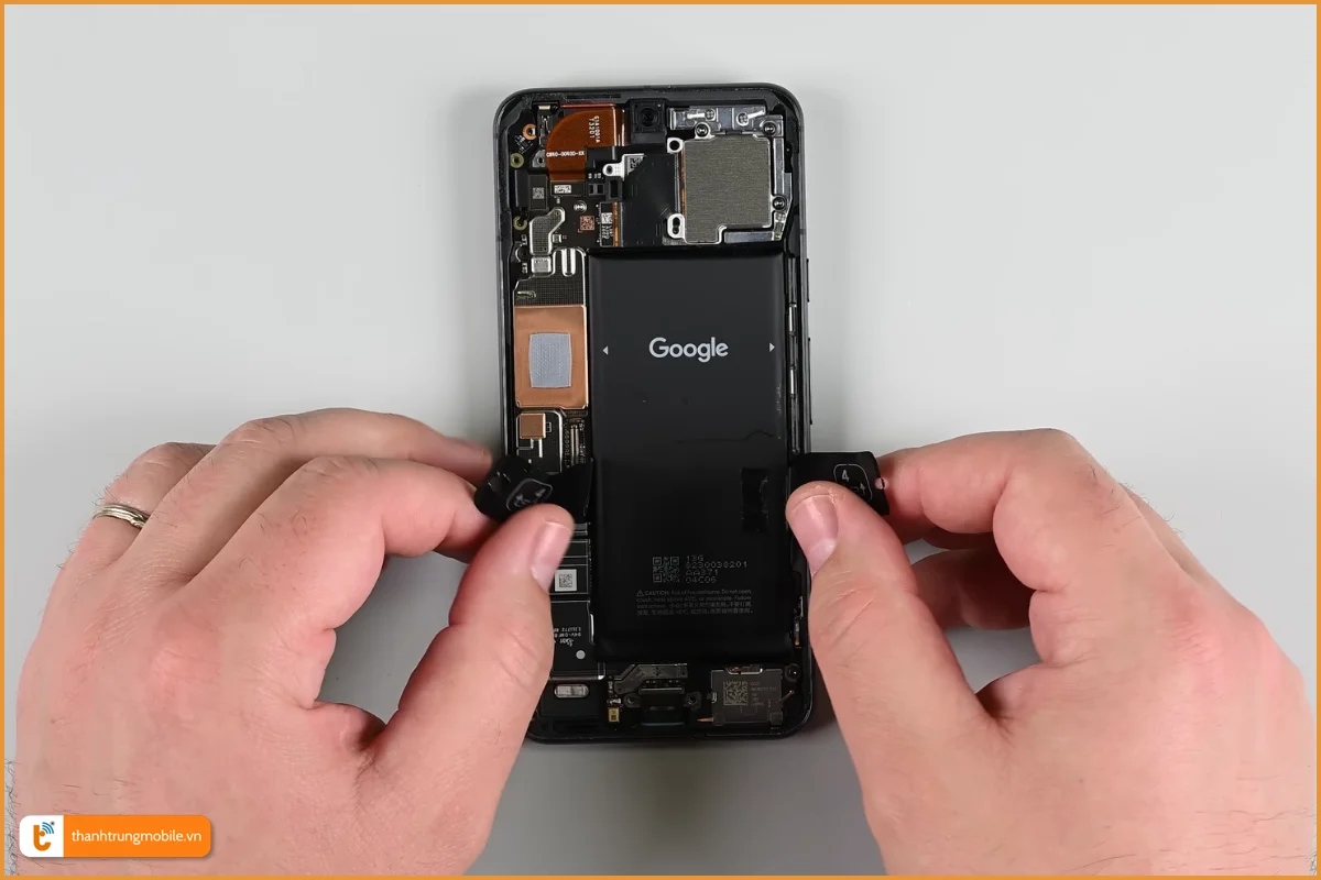 Quy trình thay pin Google Pixel 8