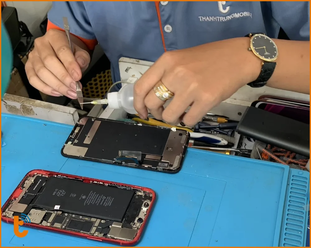 Quy trình thay pin iPhone 17e chuyên nghiệp tại Thành Trung Mobile