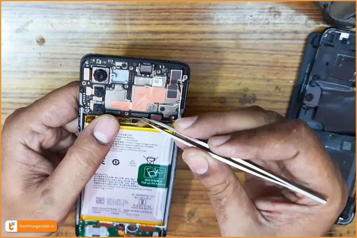Quy trình thay pin Oppo F19 Pro Plus