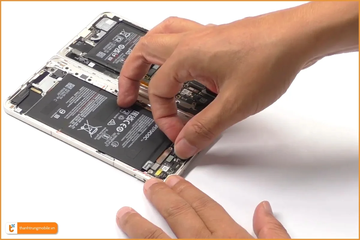 Quy trình thay pin OPPO Find N5