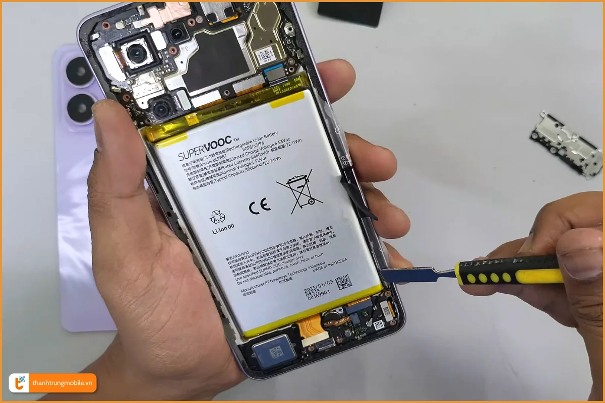 Quy trình thay pin OPPO Reno13 F