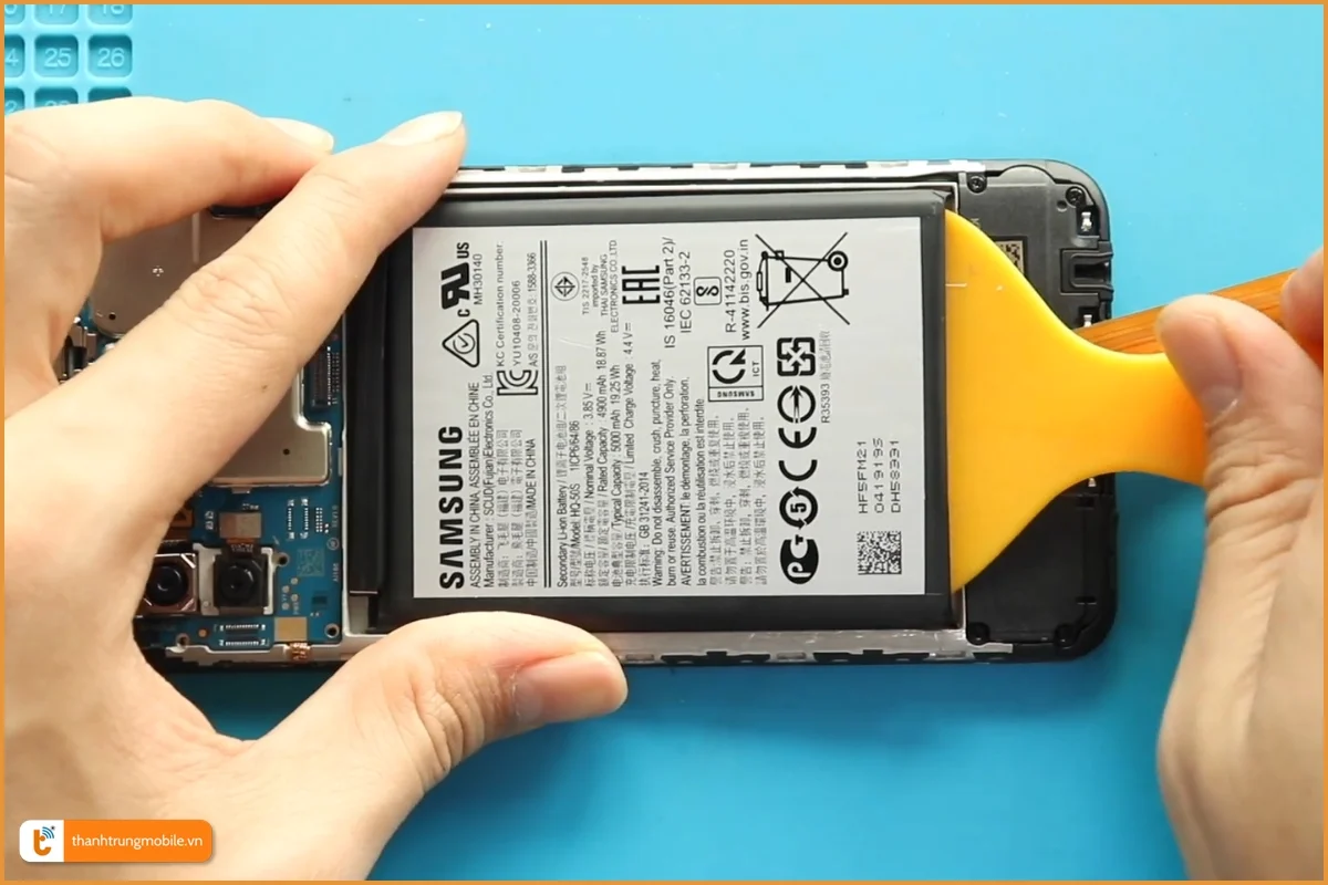 Quy trình thay pin Samsung Galaxy A02