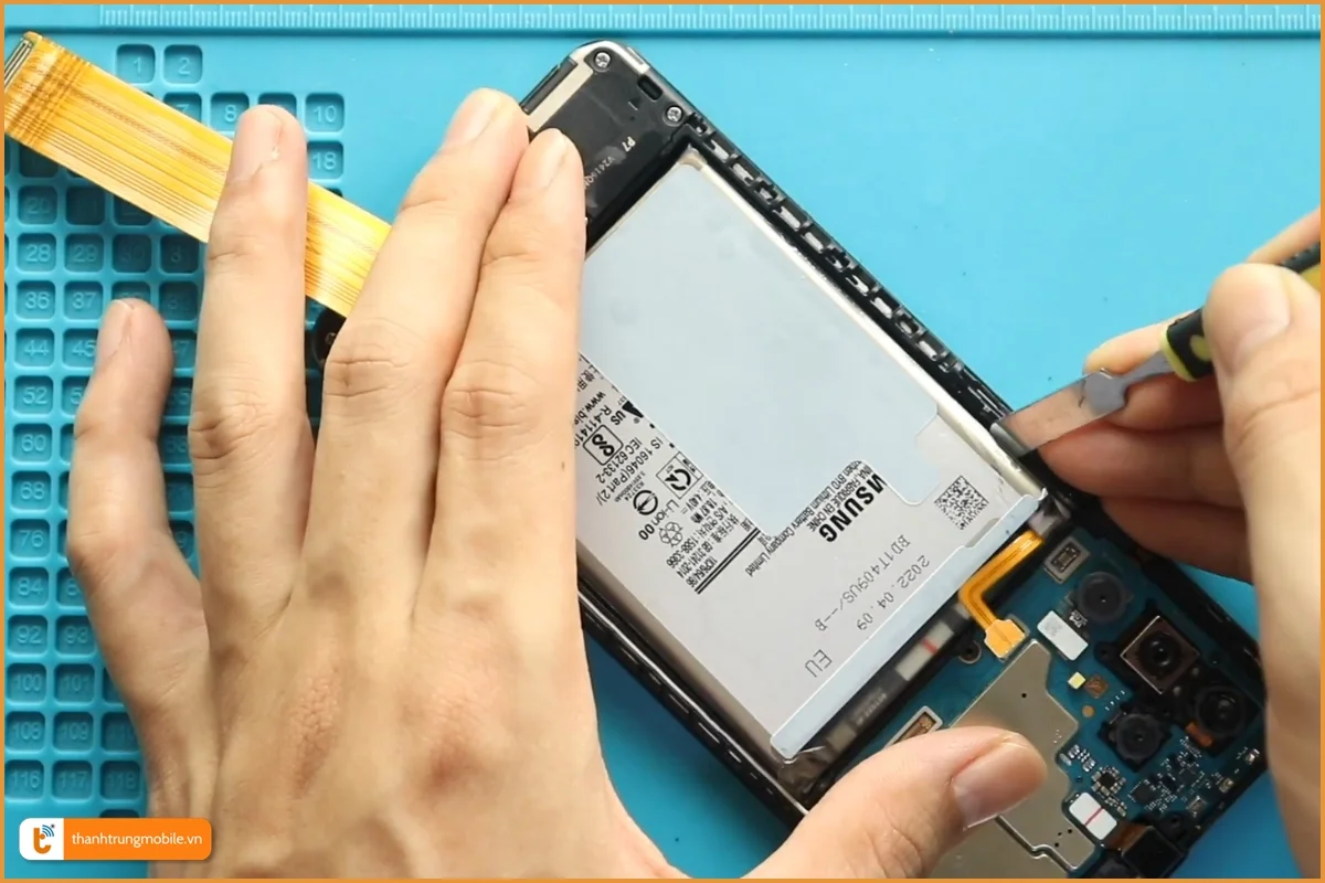 Thay Pin Samsung Galaxy M13