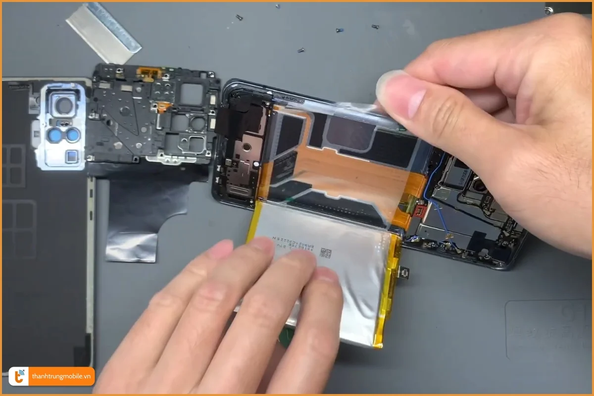 Quy trình thay pin Vivo X50 tại Thành Trung Mobile 
