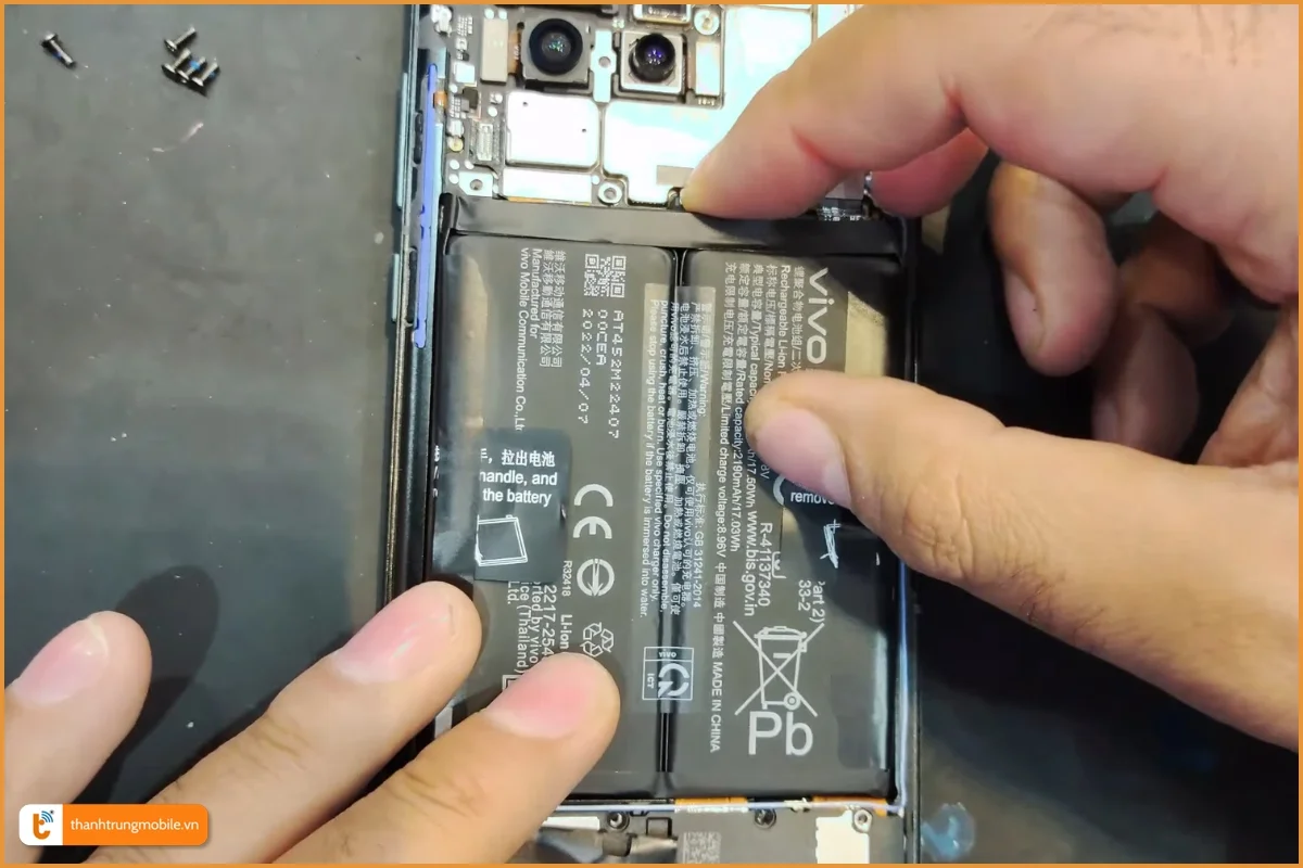 Quy trình thay pin Vivo X80