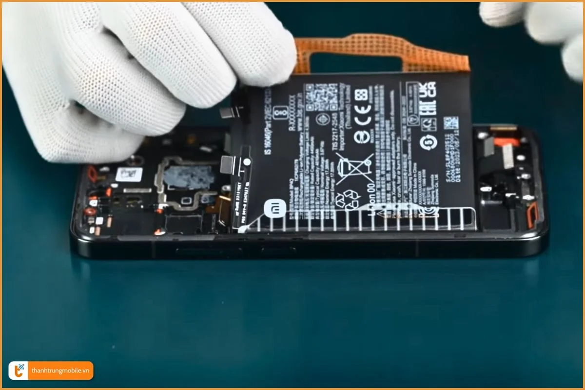 Quy trình thay pin Xiaomi 15 nhanh chóng