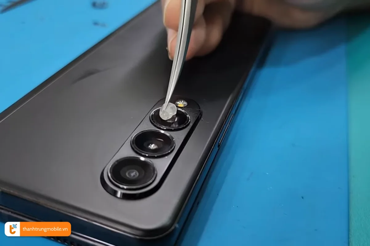 Thay thế kính camera Galaxy Z Fold 3 chính hãng