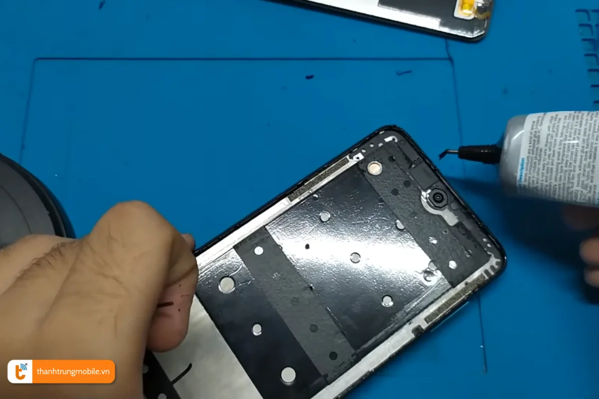 Quy trình thay thế màn hình Xiaomi Poco M2 Pro chuyên nghiệp