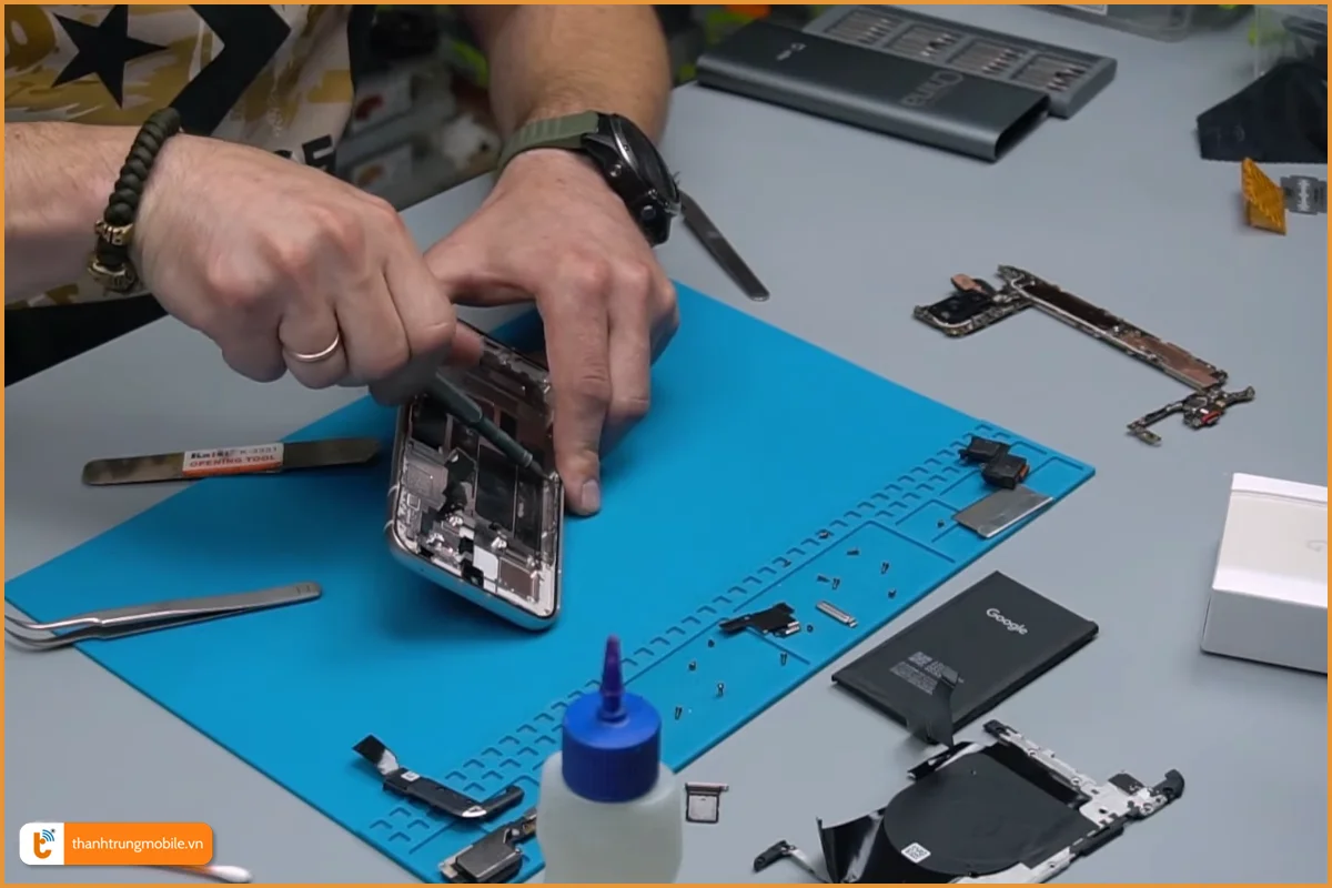 Quy trình thay vỏ Google Pixel 8A