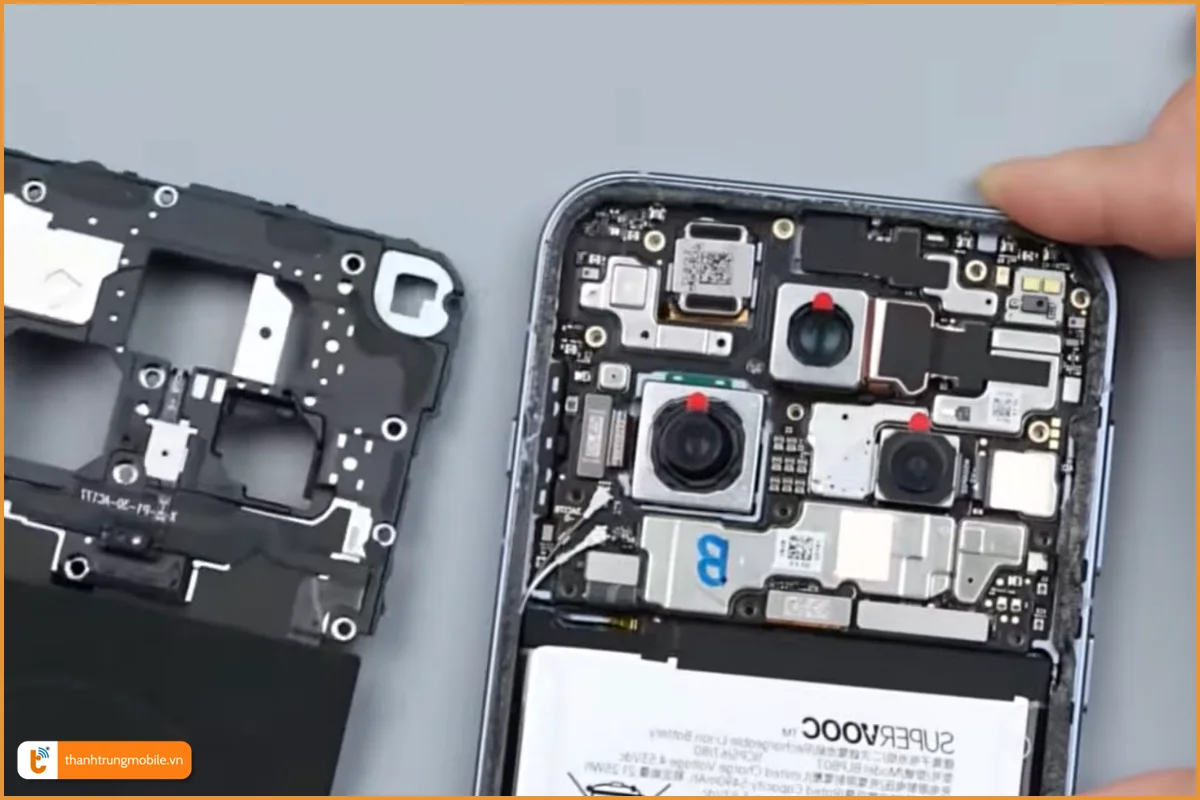 Quy trình thay vỏ Oppo Find X8 Pro chuyên nghiệp