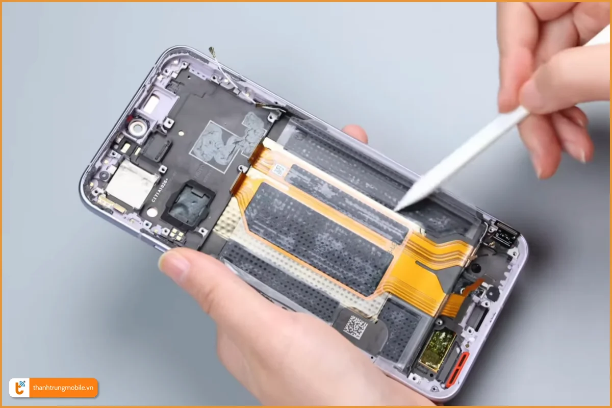 Quy trình thay vỏ OPPO Reno13 5G chuyên nghiệp