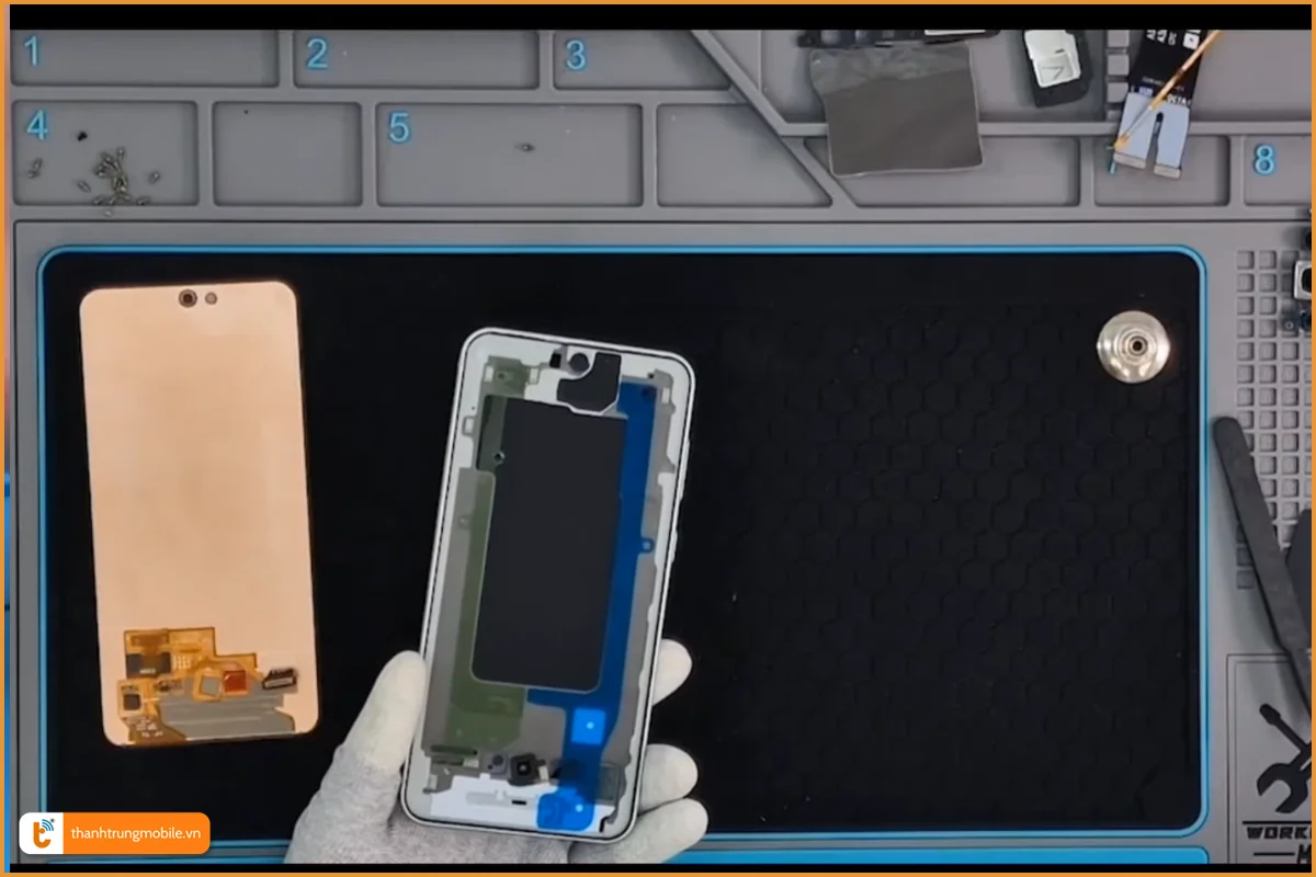 Quy trình thay vỏ Samsung Galaxy A56 5G chuyên nghiệp
