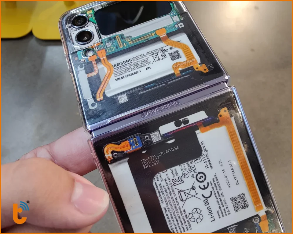 Quy trình thay vỏ Samsung Z Flip 2 chuyên nghiệp tại Thành Trung Mobile