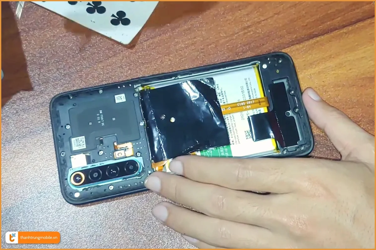 Realme X3 SuperZoom lỗi pin chai, tụt nhanh cần thay mới