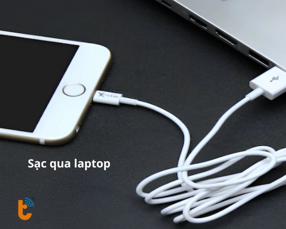 Sạc qua laptop, tiện nhưng không tốt cho pin iPhone