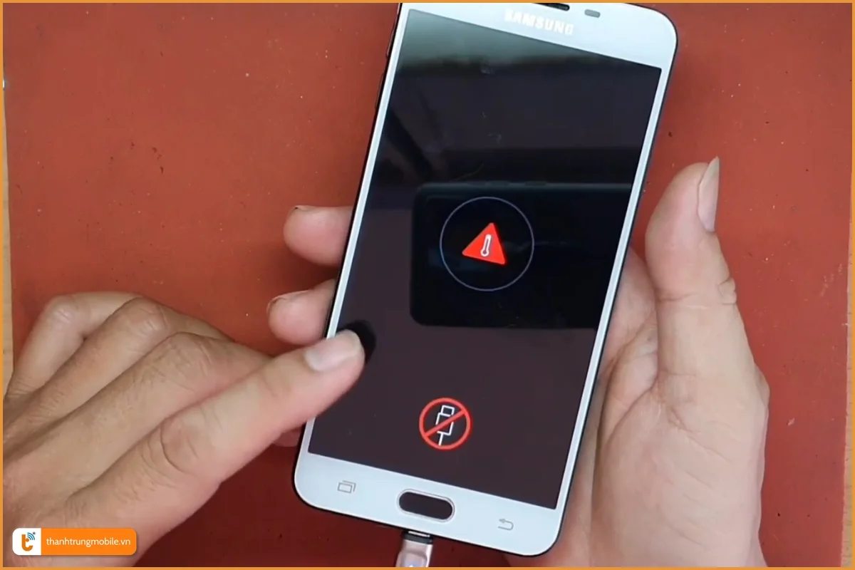 Samsung J7 Pro sạc không vào pin