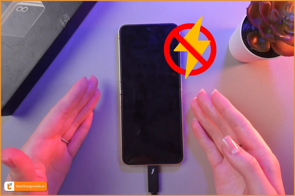 Samsung Z Flip 6 không nhận sạc