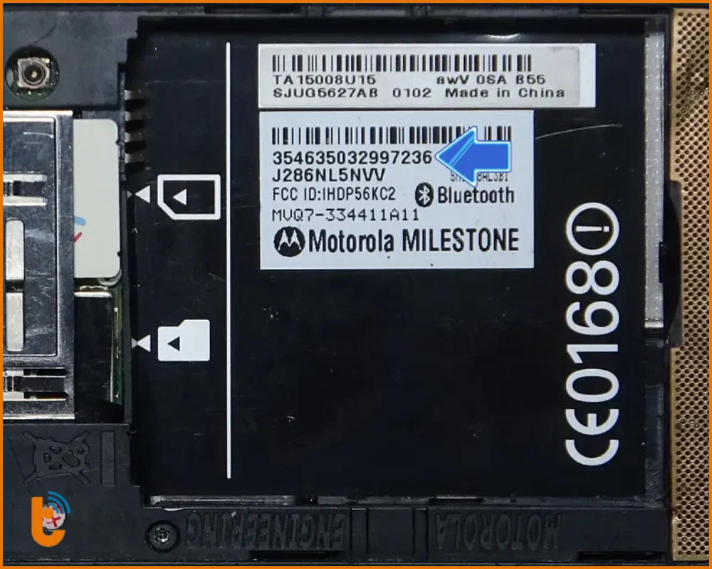 Số IMEI in trên nắp lưng máy Motorola
