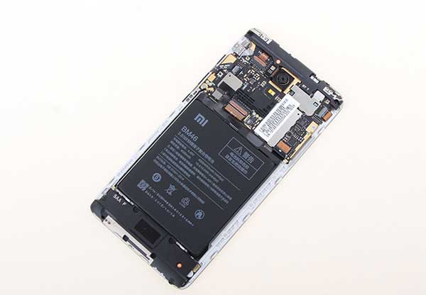 Thay pin Xiaomi Redmi 3 2