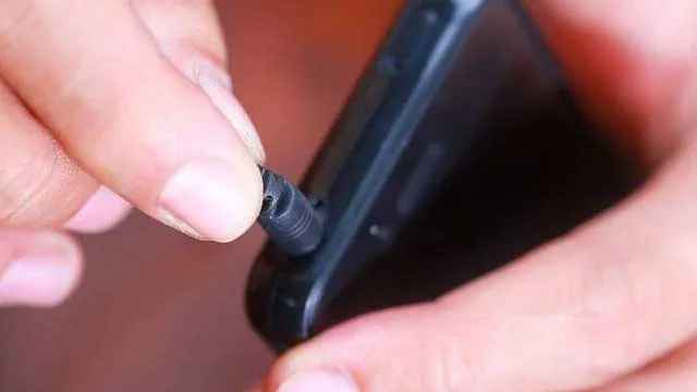 cach-sua-tai-nghe-bi-hu-mot-ben-2