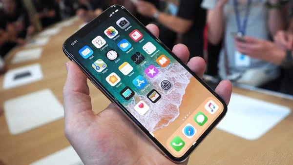 thay-ic-nguon-iphone-x-1