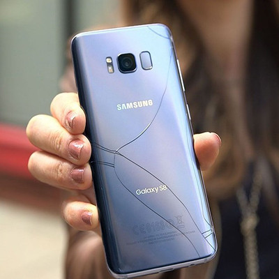 Đánh bóng mặt kính Samsung Galaxy S8, S8 Plus