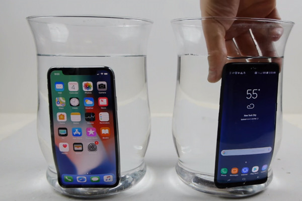 Giải đáp thắc mắc: iPhone X có ngâm nước được không?