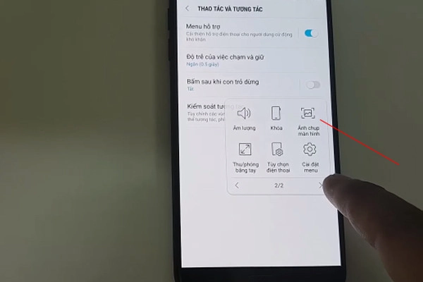 cach-chup-man-hinh-samsung-j8-3