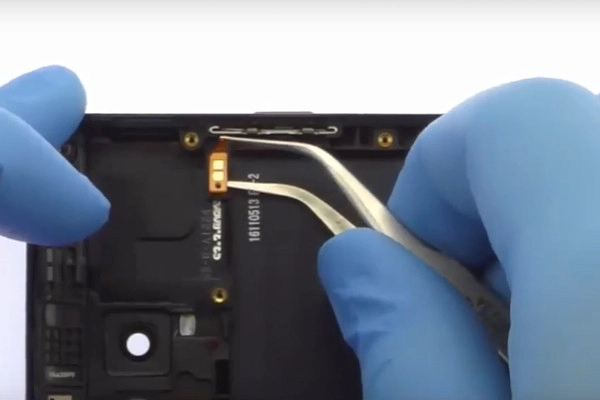 cach-thao-pin-samsung-j7-prime-11