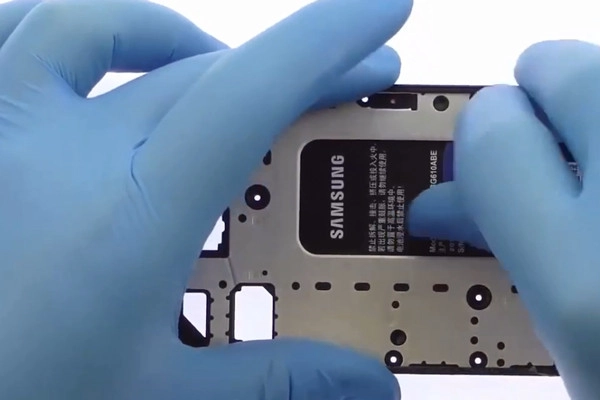 cach-thao-pin-samsung-j7-prime-17