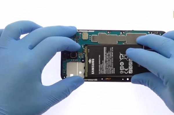 cach-thao-pin-samsung-j7-prime-19