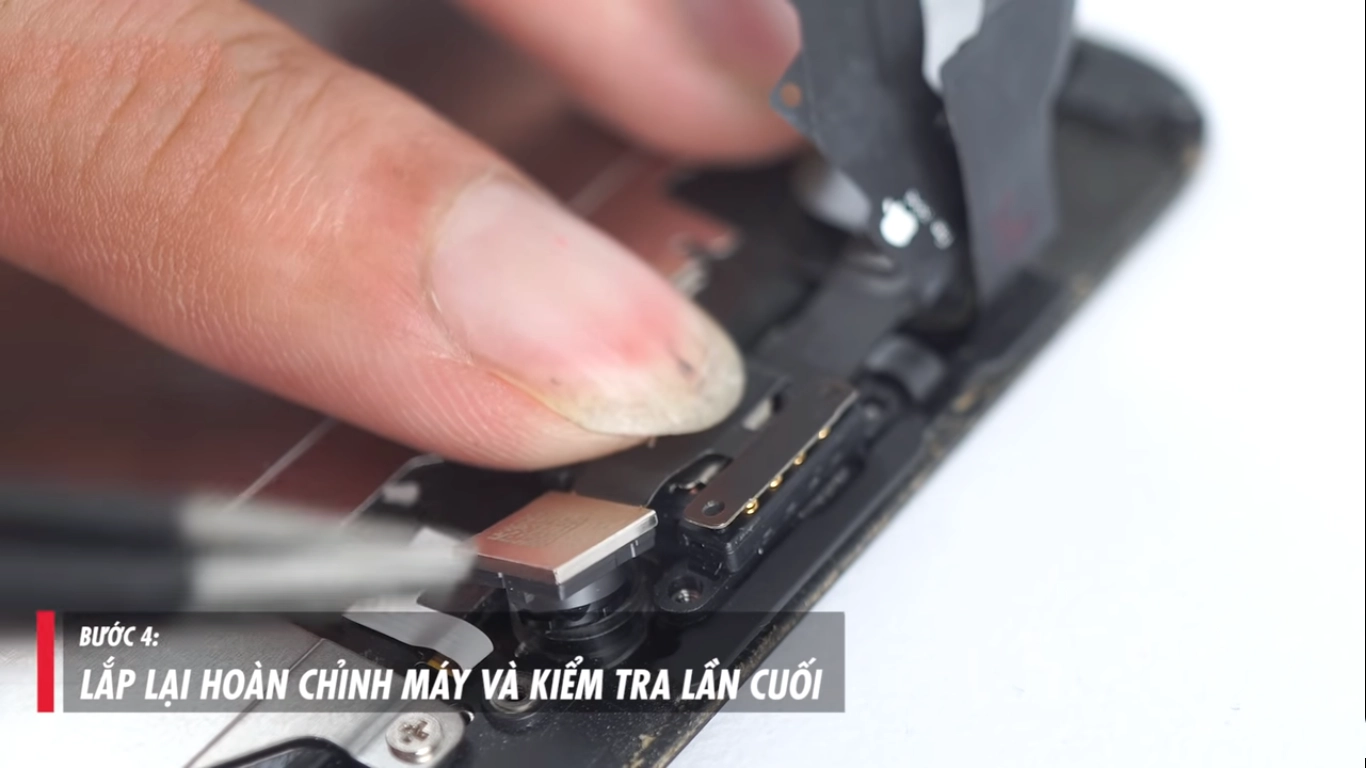 cach-ve-sinh-loa-iphone-10