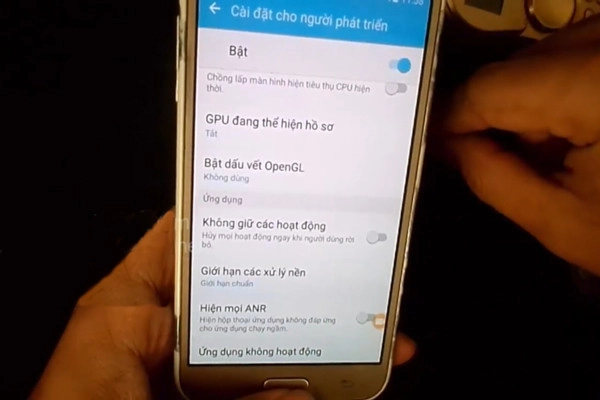 huong-dan-cac-cach-tat-lop-phu-man-hinh-don-gian-nhat-5