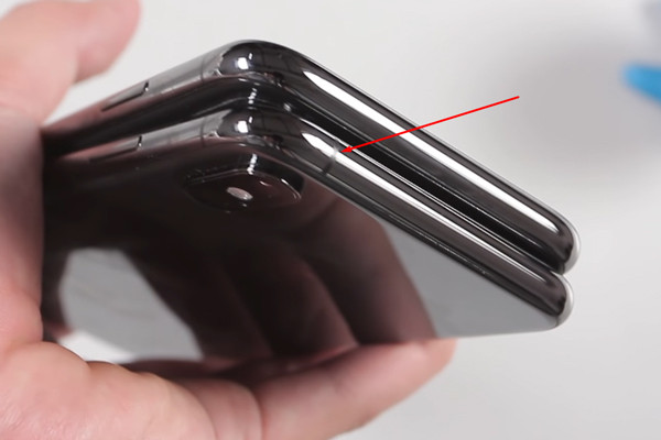 ăng ten còn cạnh trên của iPhone X sẽ không có